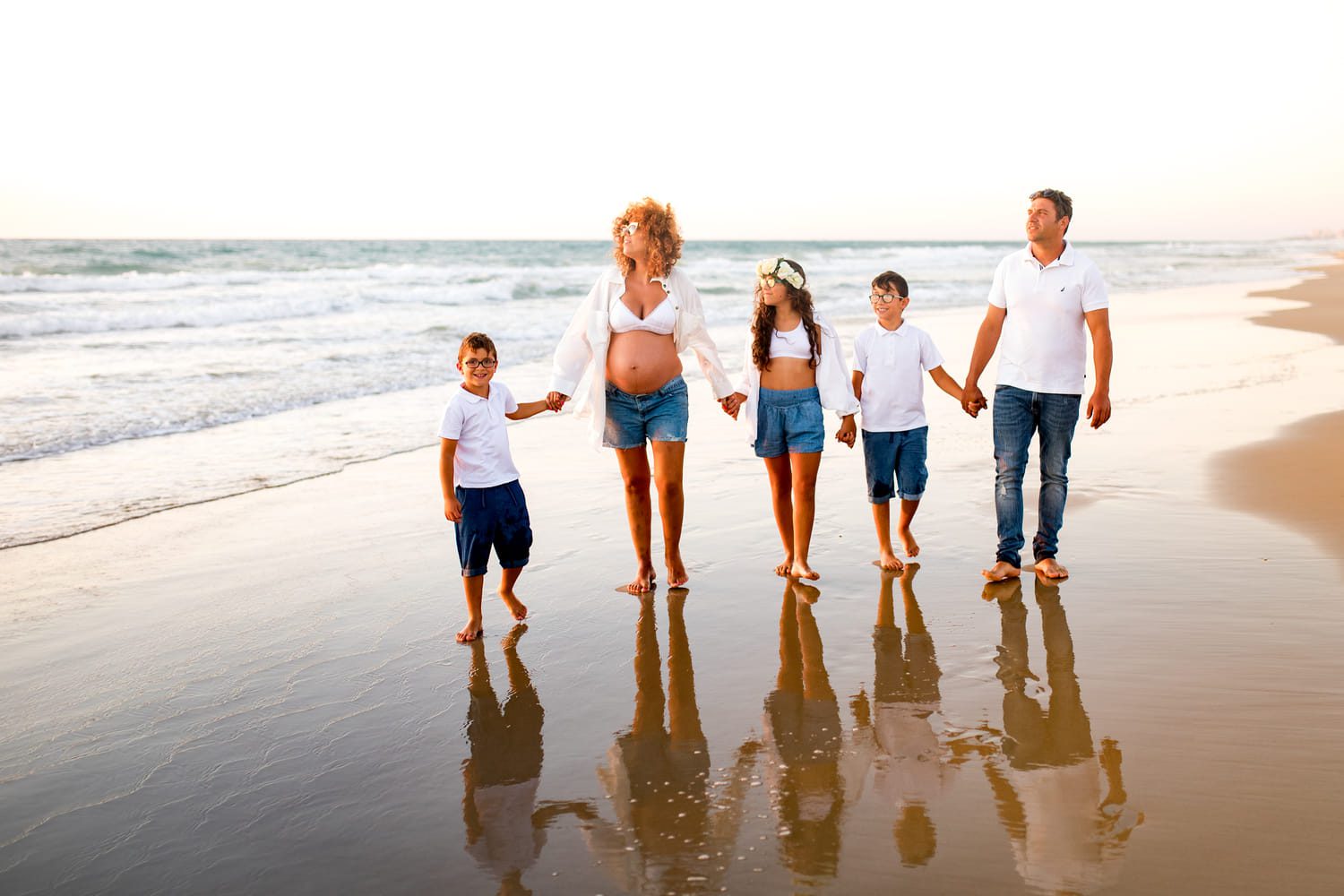 צילומי משפחה בים על החוף סטודיו לצילום